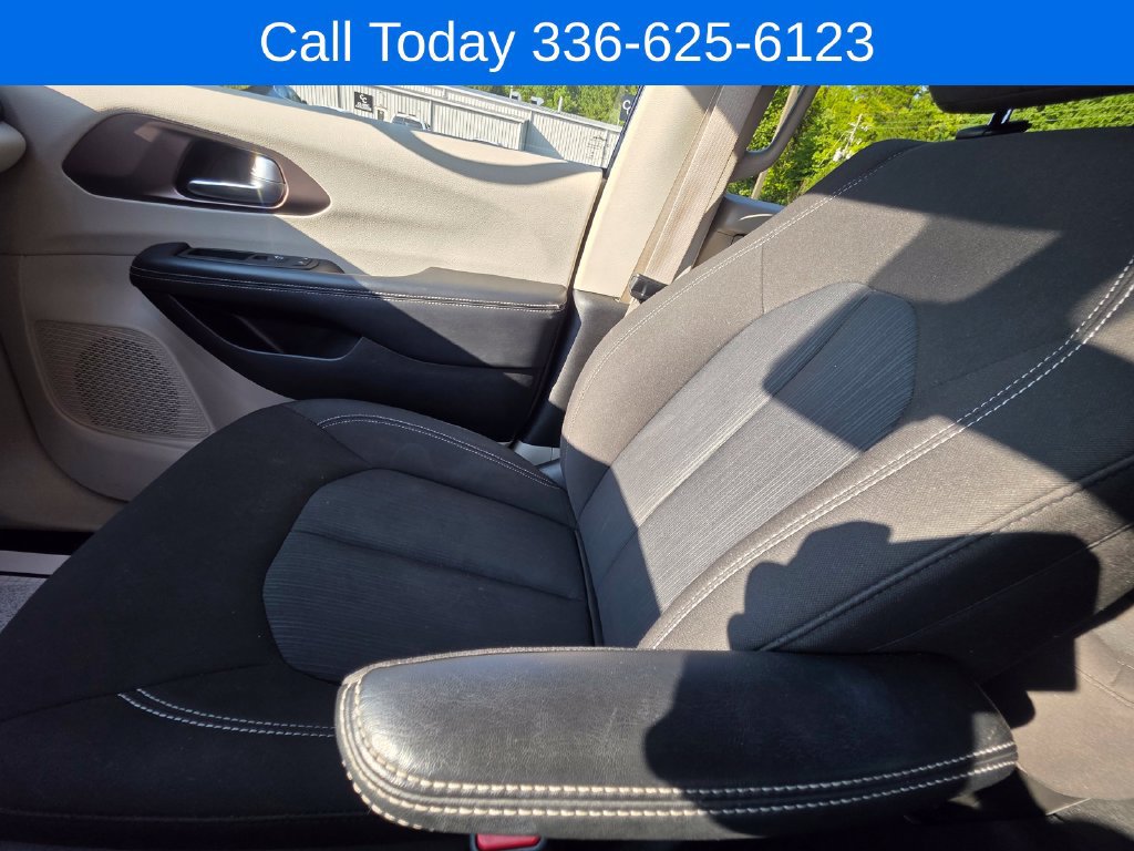 Used 2023 Chrysler Voyager LX FWD image 14