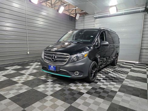 Used 2019 Mercedes-Benz Metris Passenger image 39