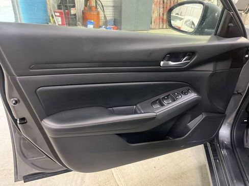 Used 2024 Nissan Altima 2.5 SV FWD image 12