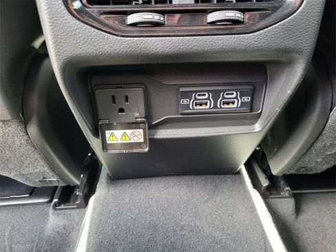 Used 2025 Jeep Grand Cherokee Laredo X w/ Luxury Tech Group I image 17