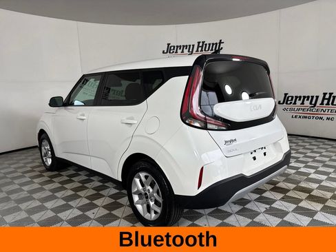 Used 2024 Kia Soul LX w/ Option Group 015 FWD image 9