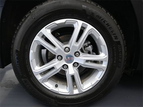 Used 2023 GMC Terrain SLE w/ Driver Convenience Package image 9