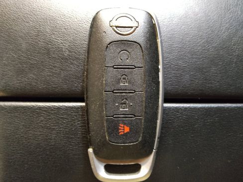 Used 2023 Nissan Rogue SV image 32