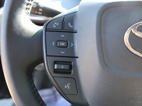 Used 2025 Toyota Prius LE FWD image 16