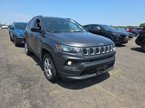Used 2023 Jeep Compass Latitude w/ Convenience Group AWD/4WD image 1