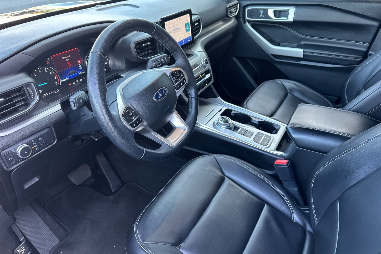 Used 2022 Ford Explorer XLT w/ Equipment Group 202A RWD image 10