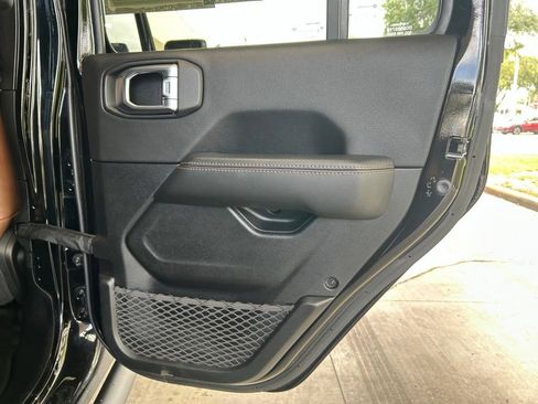 Used 2021 Jeep Wrangler Unlimited Rubicon AWD/4WD image 38