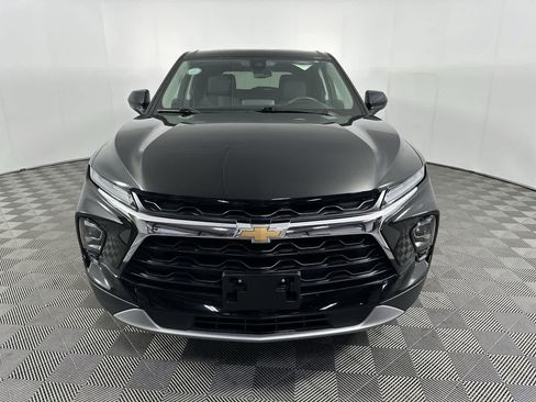 Used 2025 Chevrolet Blazer LT FWD image 2