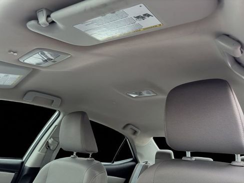 Used 2018 Toyota Corolla LE image 13