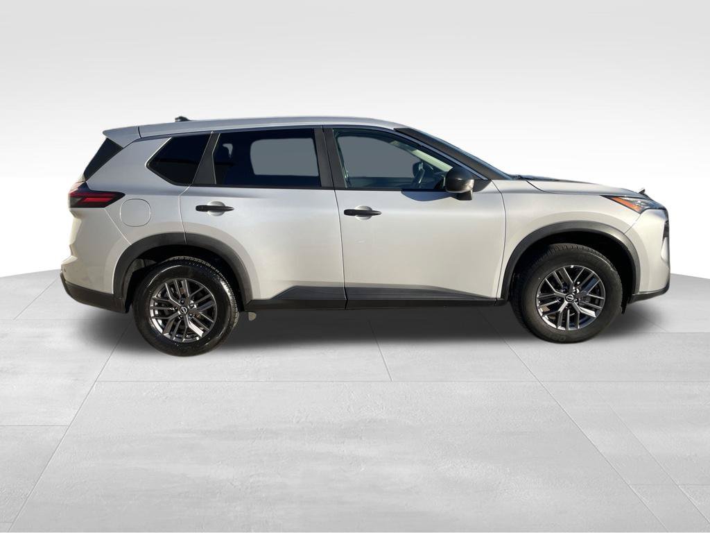 Used 2024 Nissan Rogue S AWD/4WD image 4