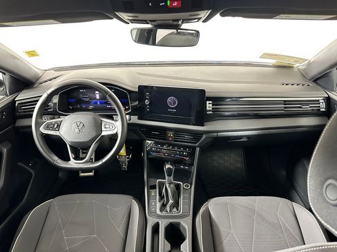 Used 2025 Volkswagen Jetta Sport image 14