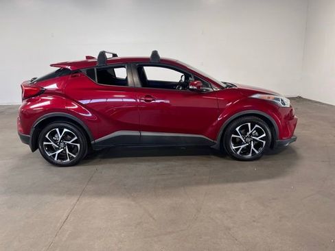 Used 2018 Toyota C-HR XLE image 2