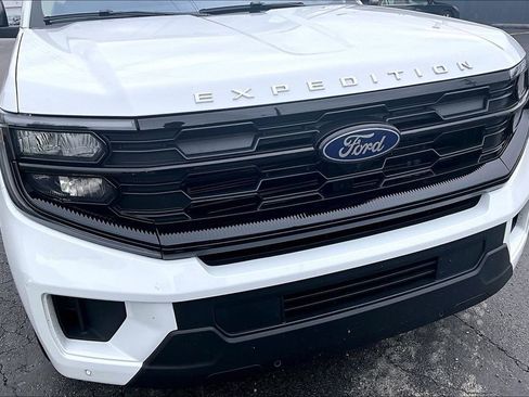 Used 2025 Ford Expedition Active AWD/4WD image 4