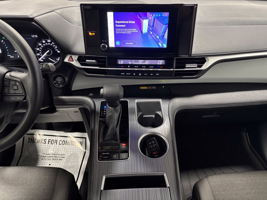 Used 2026 Toyota Sienna LE FWD image 25