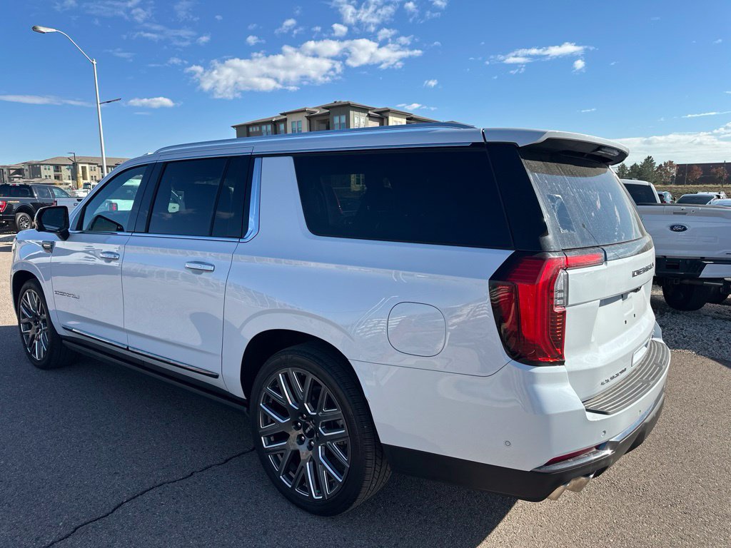 Used 2026 GMC Yukon XL Denali Ultimate AWD/4WD image 4