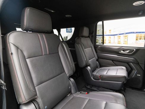 Used 2021 Chevrolet Suburban RST w/ Luxury Package image 41