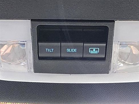 Used 2018 Ford Explorer XLT w/ Equipment Group 202A AWD/4WD image 20