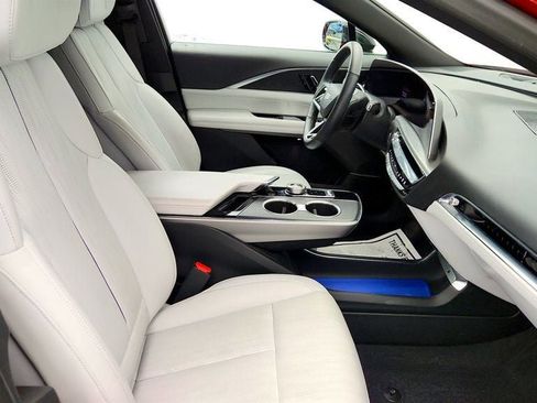 Used 2024 Cadillac Lyriq Luxury image 24