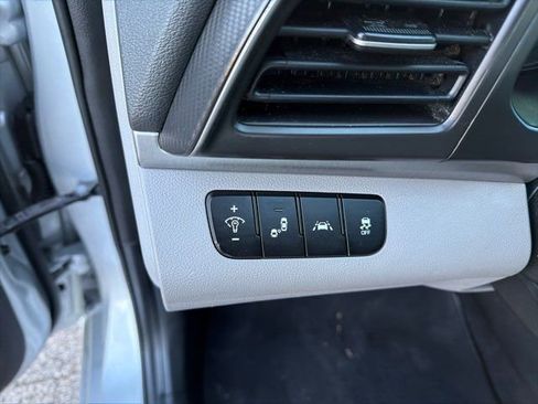 Used 2019 Hyundai Elantra SEL image 19