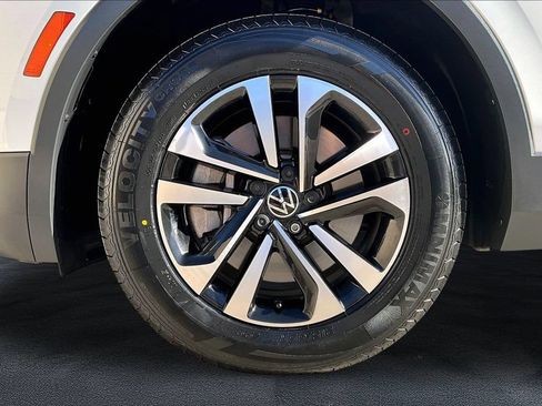 Used 2022 Volkswagen Tiguan S FWD image 9