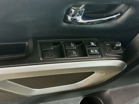 Used 2018 Nissan Titan SV w/ SV Convenience Package image 18