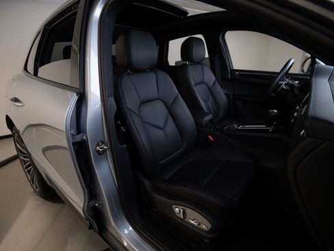 Certified 2026 Porsche Macan image 29