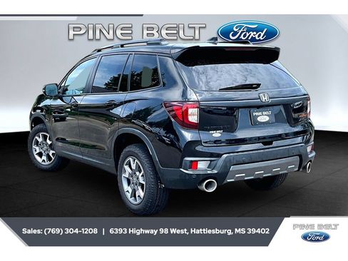 Used 2023 Honda Passport TrailSport image 2