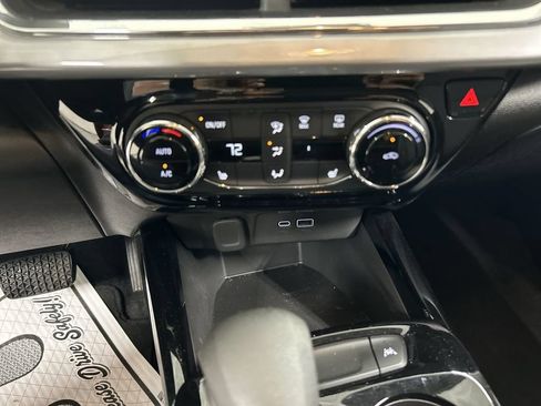 Certified 2024 Chevrolet Trax LT w/ LT Convenience Package FWD image 16