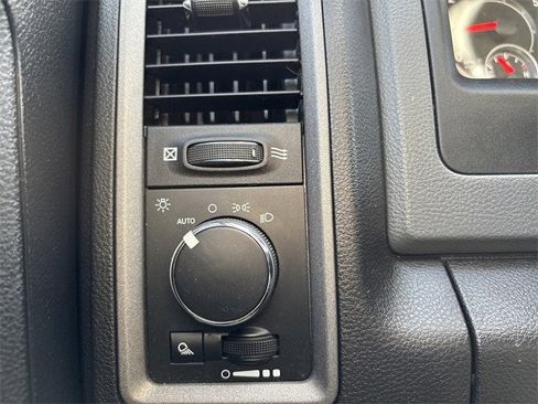 Used 2018 RAM 2500 Tradesman w/ Chrome Appearance Group image 34