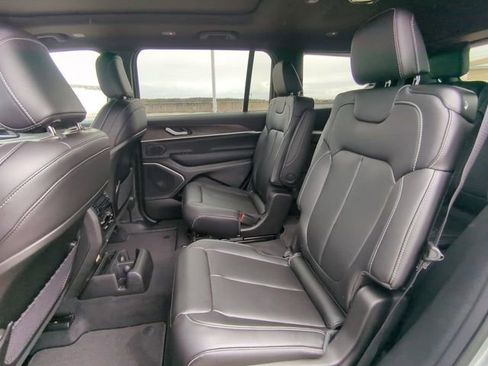 New 2026 Jeep Grand Cherokee L Limited w/ Limited Altitude Package AWD/4WD image 15