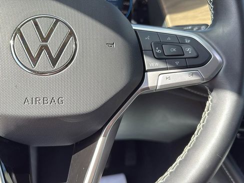 Used 2025 Volkswagen Atlas SE image 16