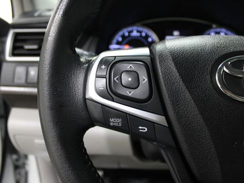 Used 2016 Toyota Camry XLE w/ Convenience Package image 9