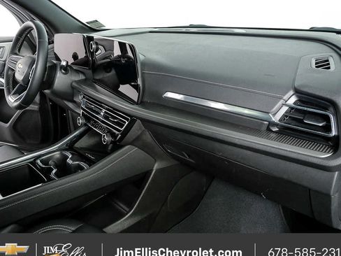 Used 2025 Chevrolet Traverse LT image 22