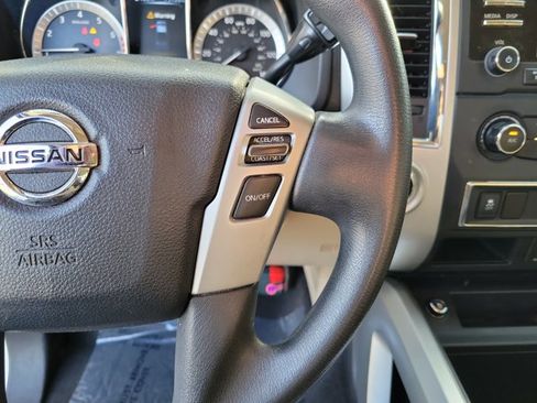 Used 2017 Nissan Titan SV image 21