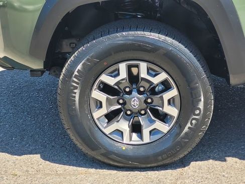 Certified 2021 Toyota Tacoma TRD Off-Road w/ TRD Premium Off Road Package AWD/4WD image 11