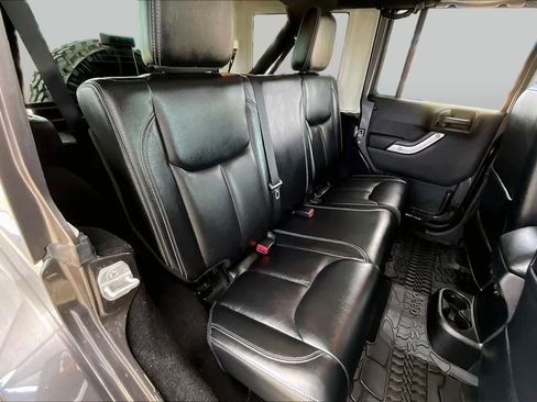 Used 2014 Jeep Wrangler Unlimited Sahara w/ Connectivity Group AWD/4WD image 20