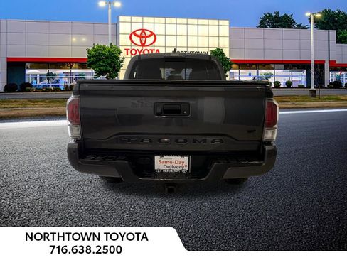 Used 2020 Toyota Tacoma TRD Sport w/ Technology Package image 13