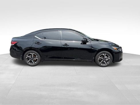Used 2025 Nissan Sentra SV FWD image 8