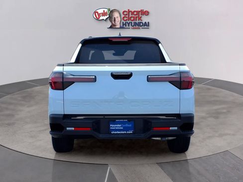 Used 2025 Hyundai Santa Cruz SE FWD image 4