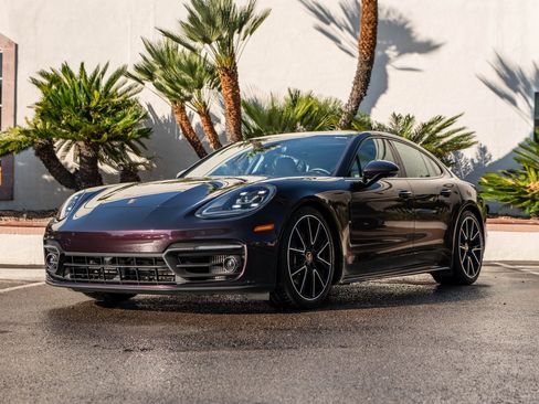 Used 2021 Porsche Panamera image 4