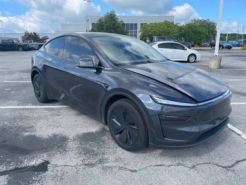 Used 2026 Tesla Model Y 2WD image 7