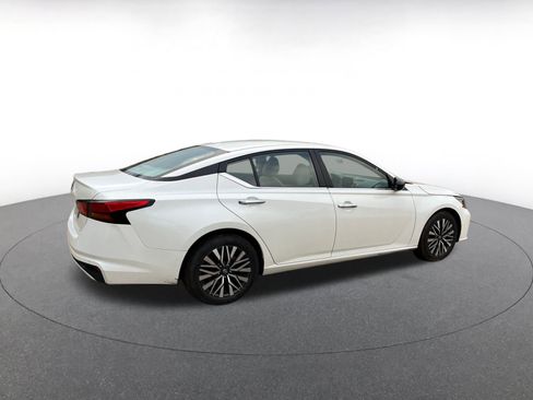 Used 2025 Nissan Altima 2.5 SV image 17