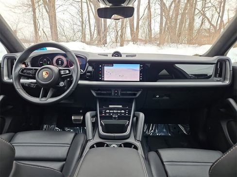 Certified 2024 Porsche Cayenne Turbo image 12