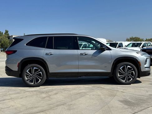 Used 2026 Buick Enclave Sport Touring w/ LPO, Floor Liner Package FWD image 7
