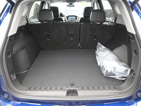 Used 2022 GMC Terrain SLT w/ LPO, Floor Liner Package AWD/4WD image 32