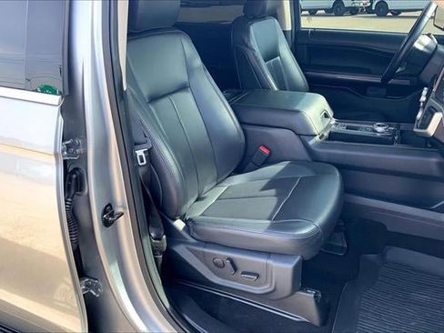 Used 2022 Ford Expedition XLT image 6