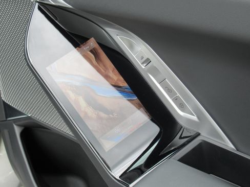 Used 2023 BMW 740i RWD image 16