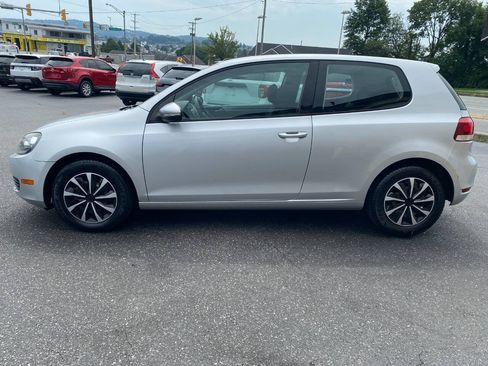 Used 2011 Volkswagen Golf 2-Door FWD image 6