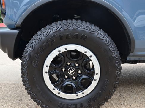Used 2023 Ford Bronco Outer Banks w/ Sasquatch Package AWD/4WD image 11