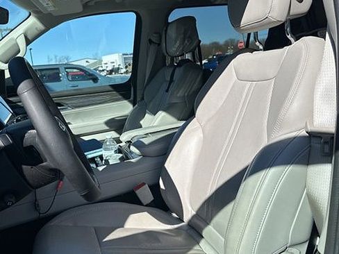 Used 2022 Jeep Wagoneer Series III w/ Premium Group I image 4